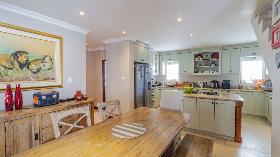 4 Bedroom Property for Sale in Blue Lagoon Western Cape